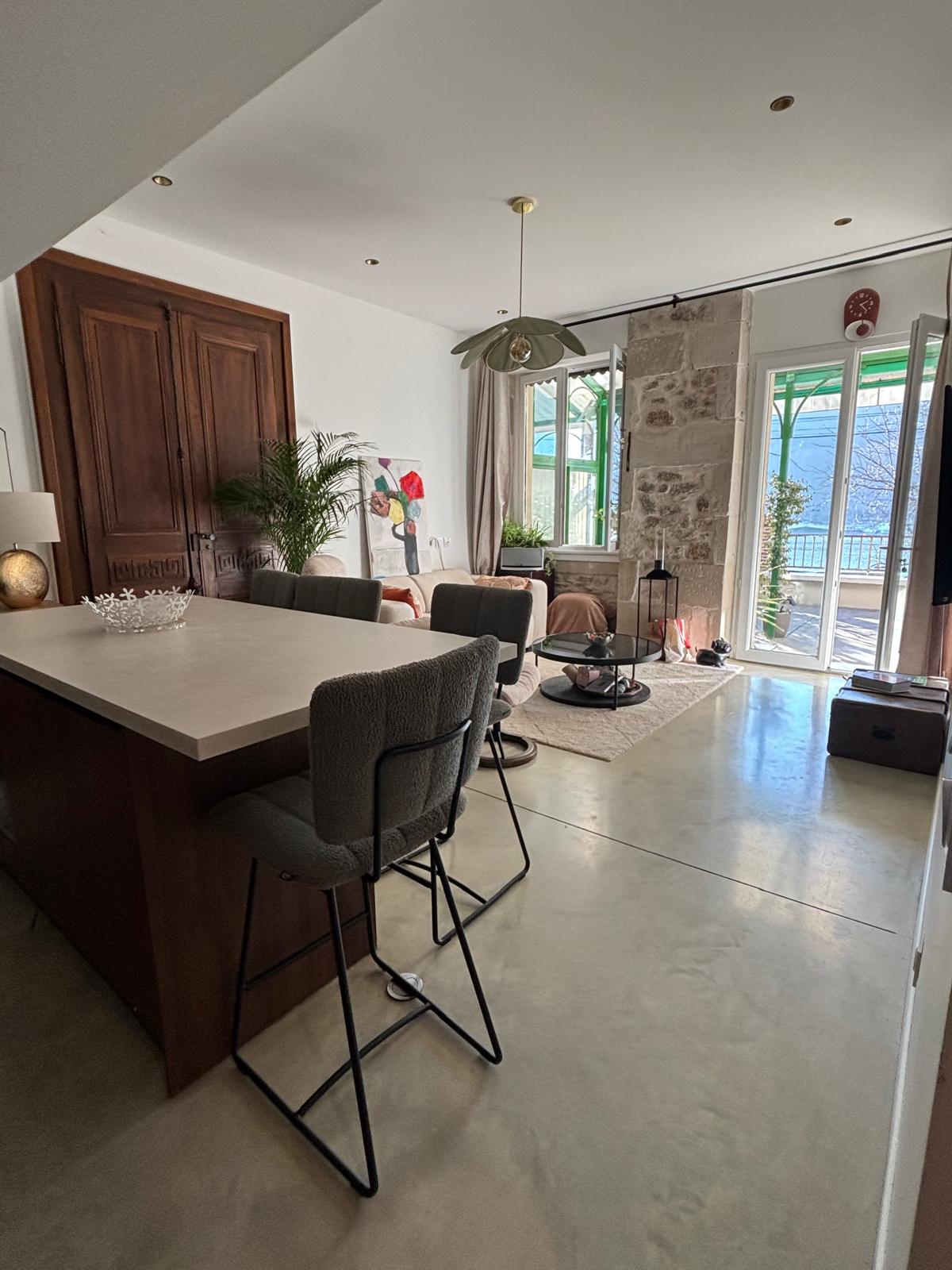 Private apartment with Rhône view